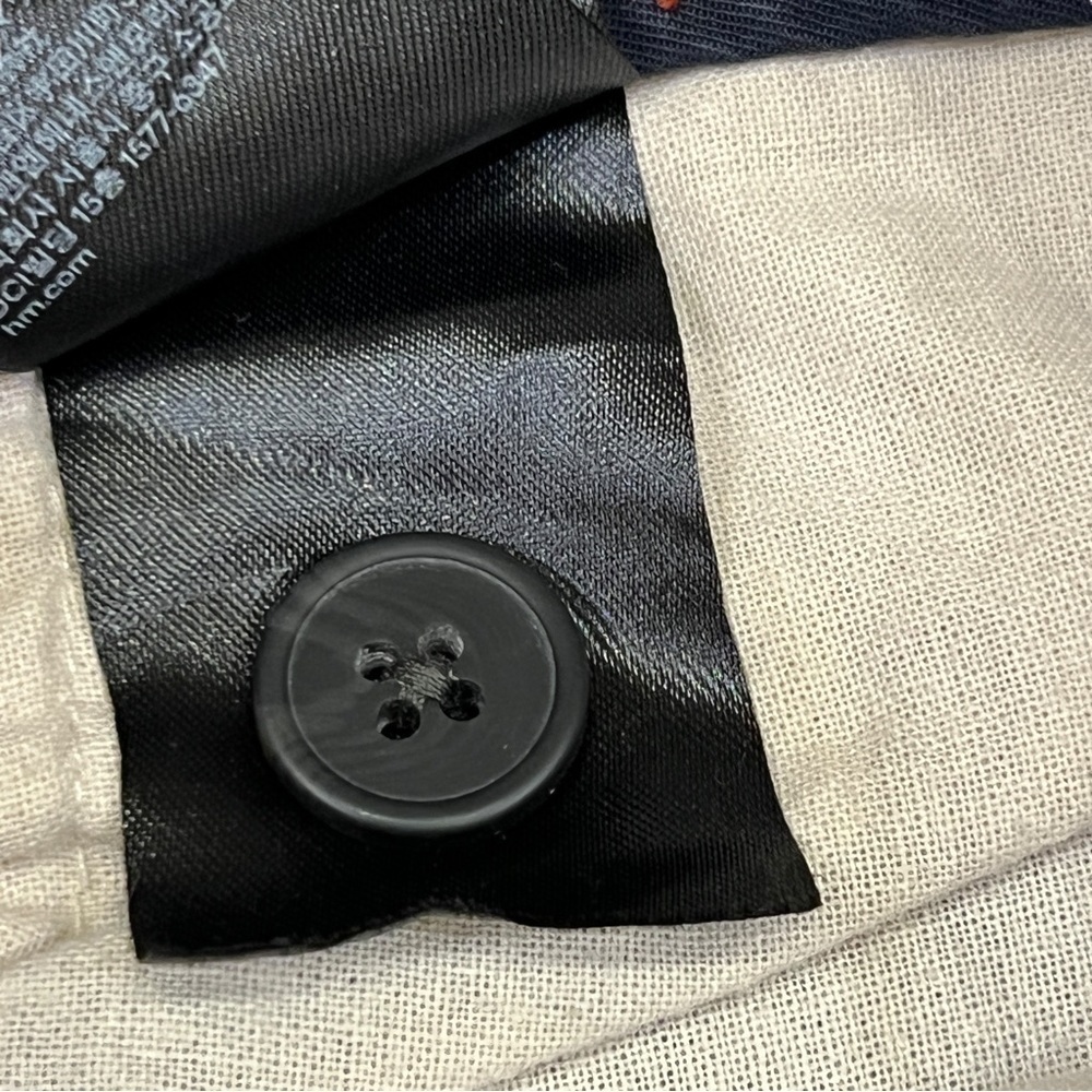 H&M Men’s Navy Blue Flat Front Shorts, Size 34 - Picture 4 of 6
